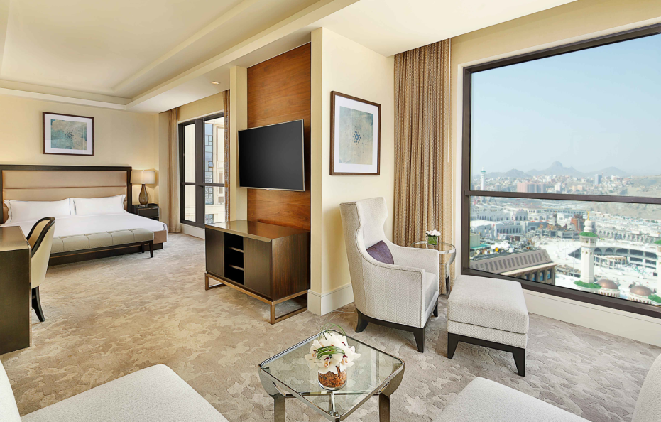 King Deluxe Suite – 1 King Size Bed