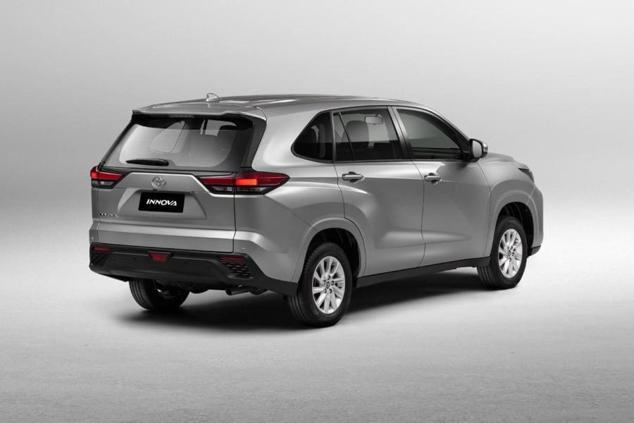 Toyota Innova 2024